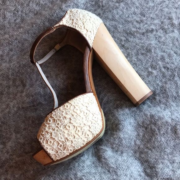 Hinge Asher T Strap Sandal - Picture 6 of 8